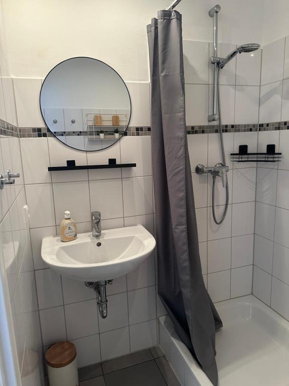 Badezimmer mit Dusche