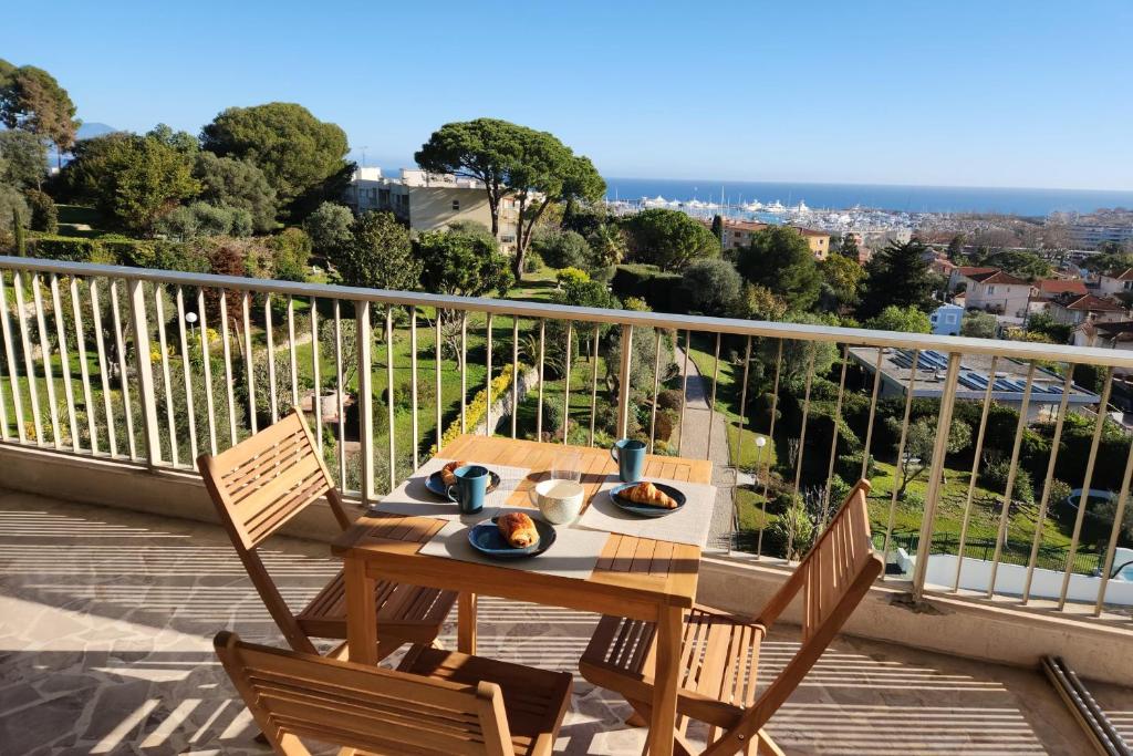 a table and chairs on a balcony with a view at Le Valençay spacious 2 bedroom apartment in Antibes