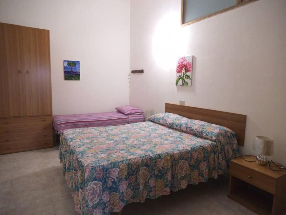 a hotel room with two beds and a table at Casa verde 4 Climatizzata in Castellammare del Golfo