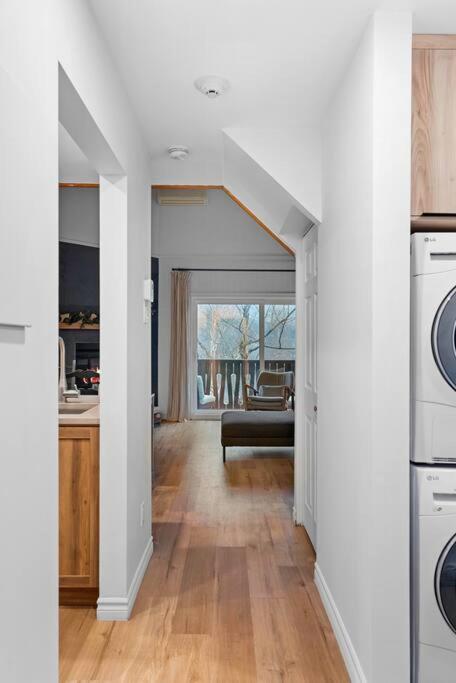 Una cocina o zona de cocina en Cozy & Simple Condo with Views of Mont-Tremblant
