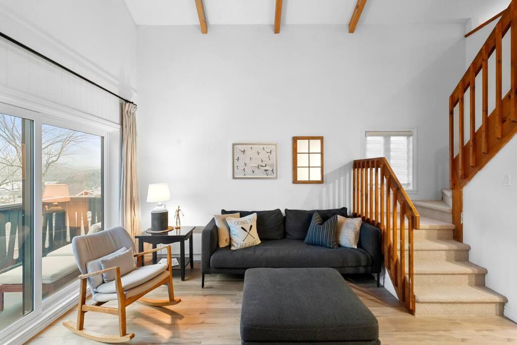 Zona de estar de Cozy & Simple Condo with Views of Mont-Tremblant