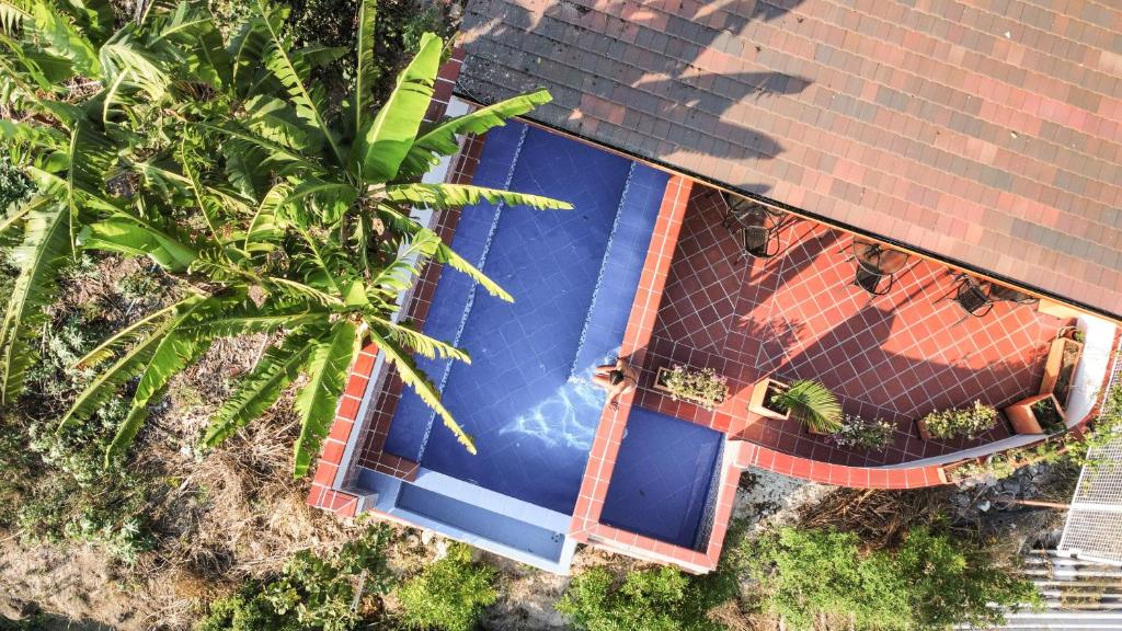 an overhead view of a house with a swimming pool at Hotel Santorini in San Gil