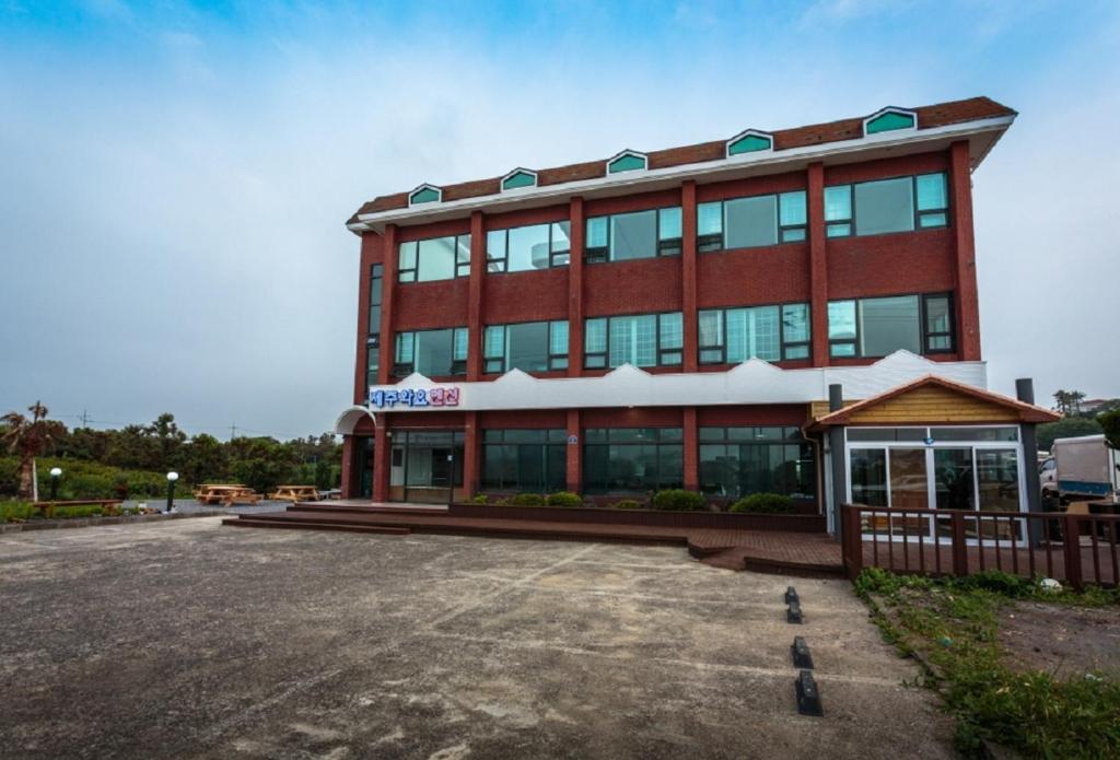 Budova, kde se prázdninový dům nachází