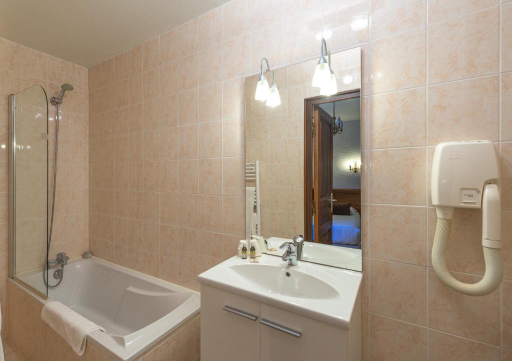 Logis Hotel de La Cloche - Quarto Duplo Standard