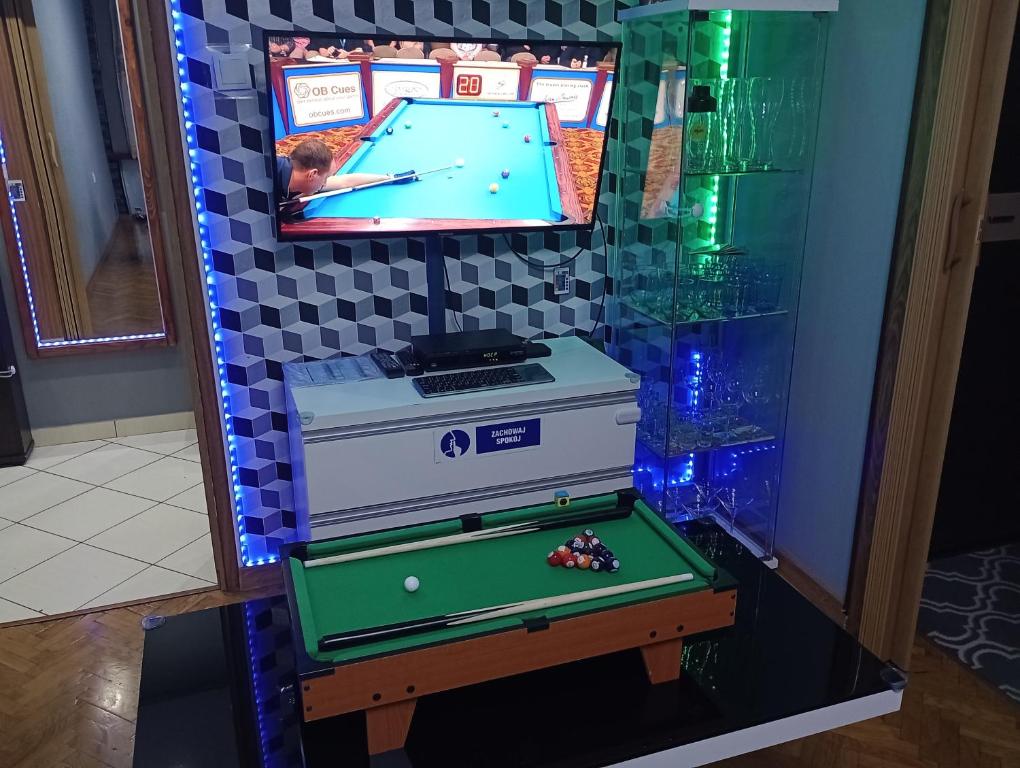 APARTAMENT VENGE -CAŁE MIESZKANIE 46m2 NA WYŁĄCZNOŚĆ - Z JEDNĄ SYPIALNIĄ I JEDNYM SYPIALNO-SALONEM -3 PIĘTRO BEZ WINDY- REZERWACJA BEZ KARTY KREDYTOWEJ-KLIMATYZACJA-NETFLIX-2 ŁÓŻECZKA DZIECIĘCE, BEZPŁATNY PARKING PUBLICZNY NA MONITOROWANYM PODWÓRZU - 10