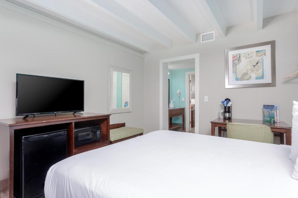 Bikini Beach Resort - King Room