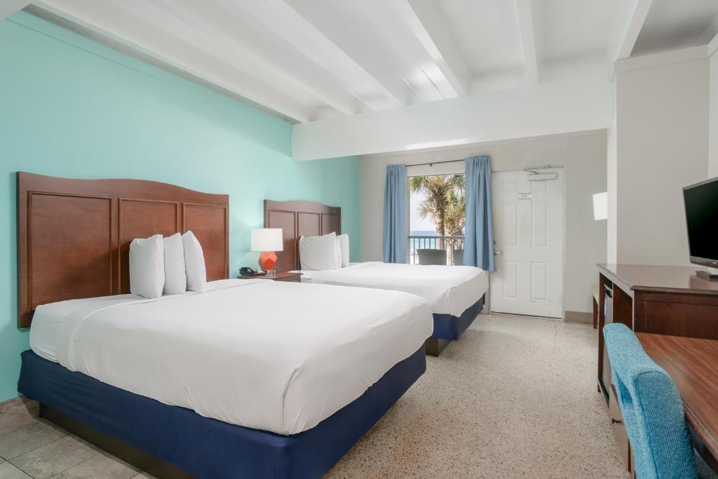 Bikini Beach Resort - Deluxe Triple Room With Sea View