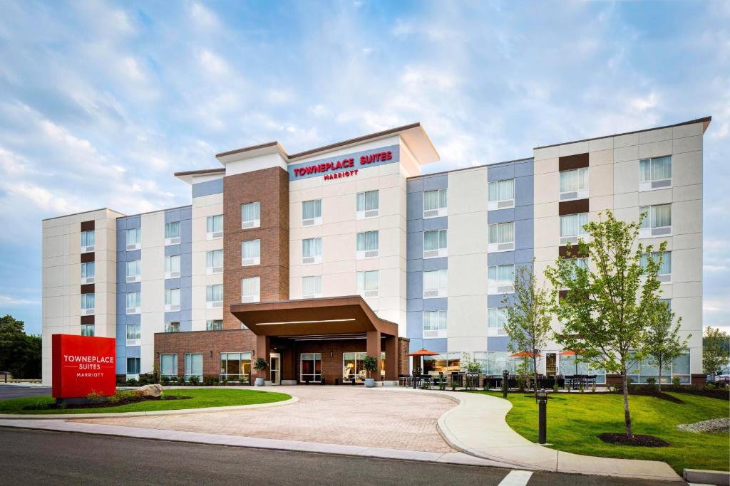 a rendering of the hampton inn niagara fallsanoogaanoogaanoogaanoogaanooga hotel at TownePlace Suites by Marriott Grand Rapids Airport Southeast in Grand Rapids