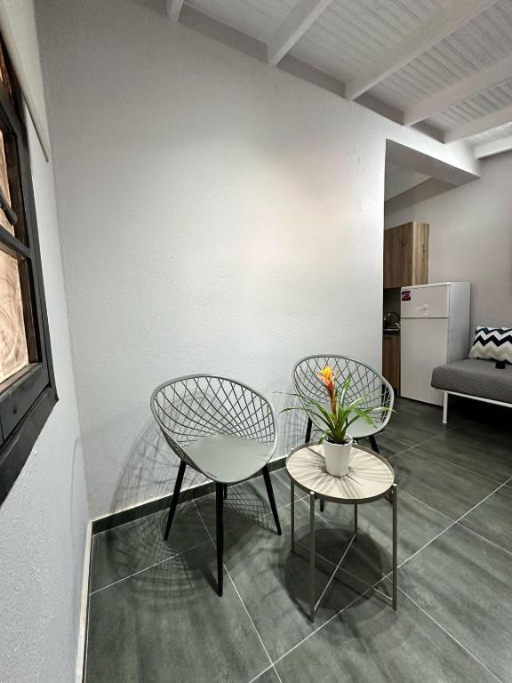 Η κουζίνα ή μικρή κουζίνα στο Room Nine 9 Beachfront Apartments