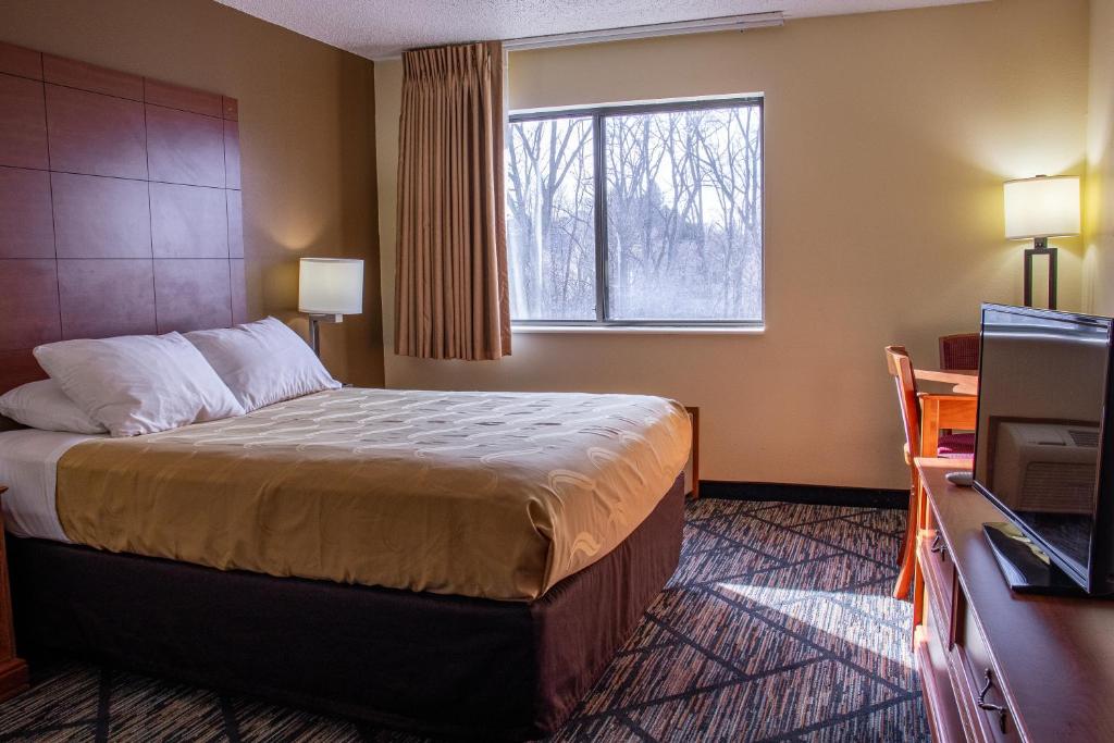 Postel nebo postele na pokoji v ubytování Quality Inn Indianola