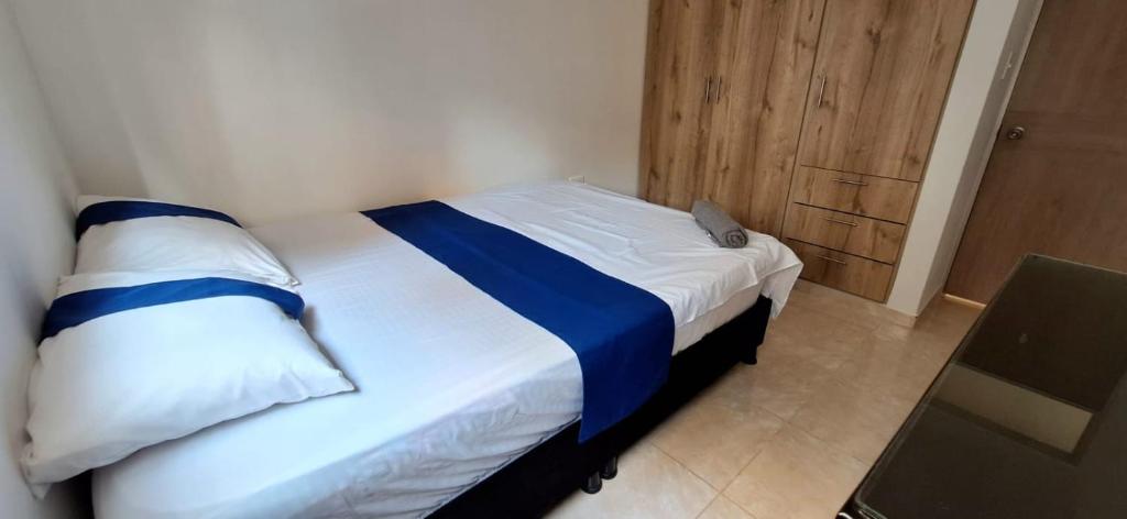 Postel nebo postele na pokoji v ubytování CB2 Somos AT HOME Apto tranquilo con Aire Acondicionado