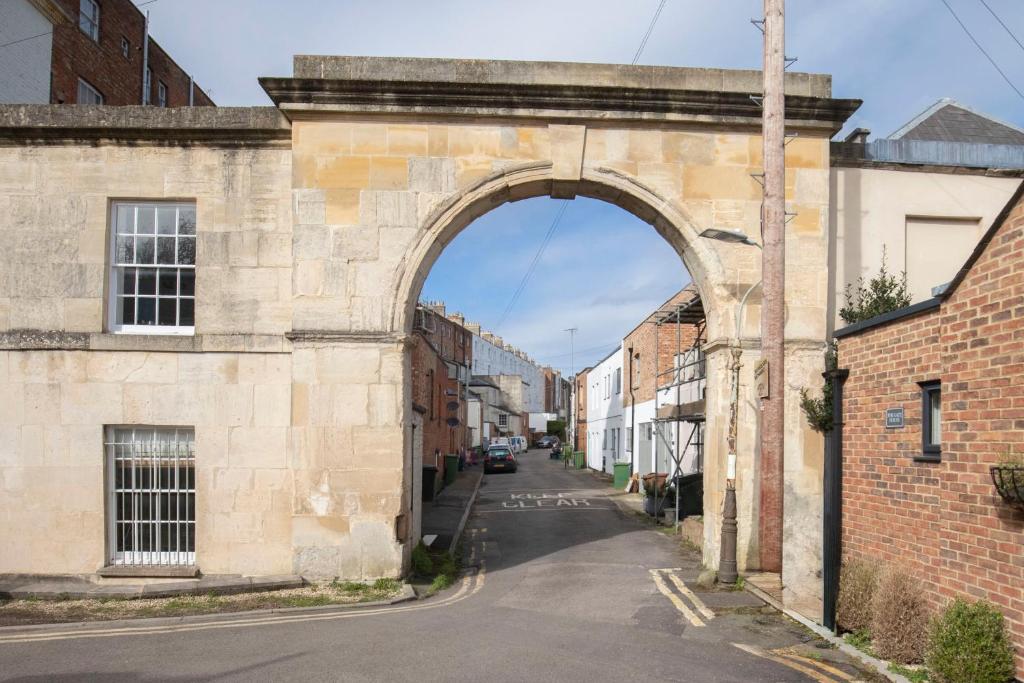 an archway over a street in an old building at Contemporary 2 Bed Home in Lansdown in Cheltenham
