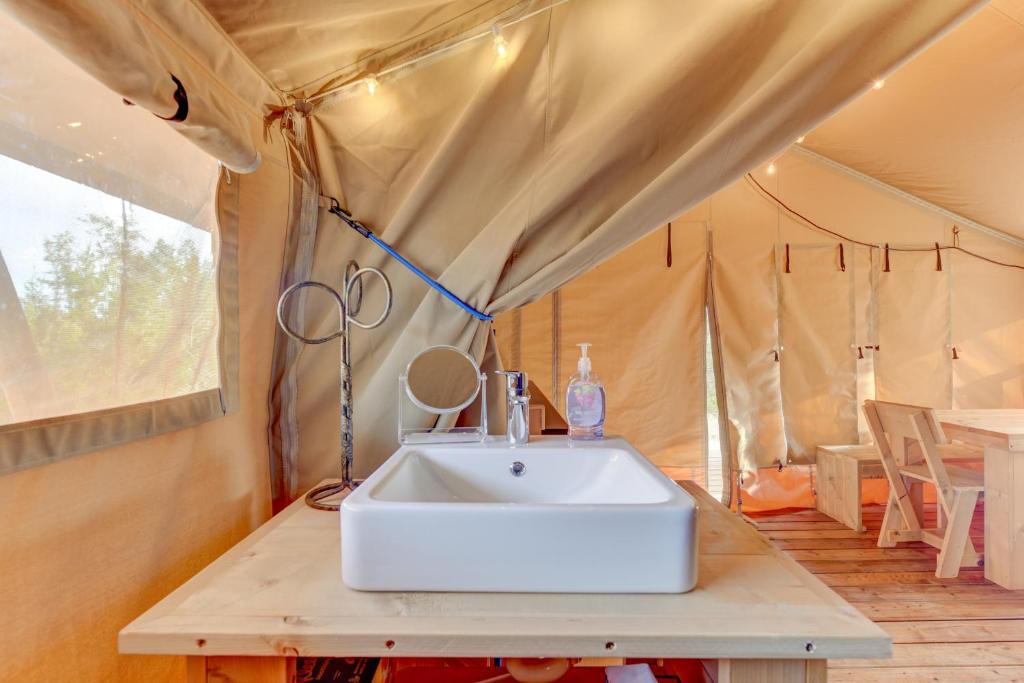 Fotografie z fotogalerie ubytování 12 Fires Luxury Glamping with Heating #2 v destinaci Johnson City