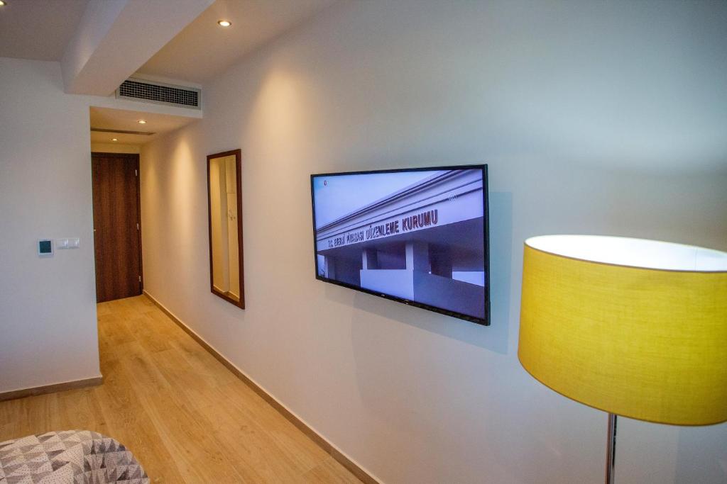 TV a/nebo společenská místnost v ubytování Kavala Resort & Spa