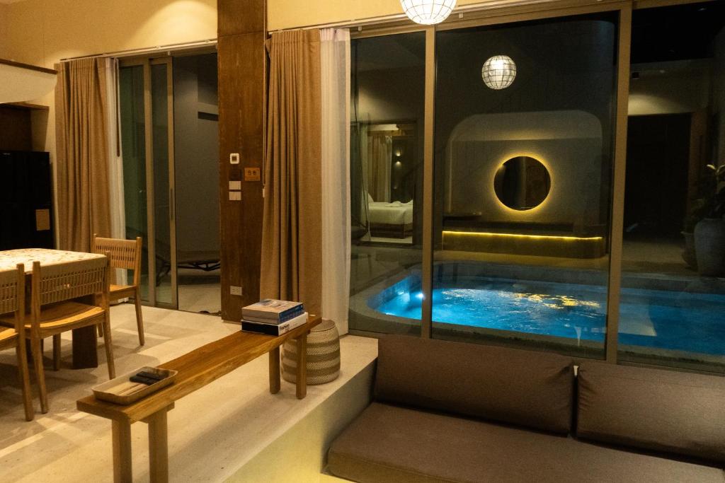 Bazén v ubytování Seamira House Huahin nebo v jeho okolí