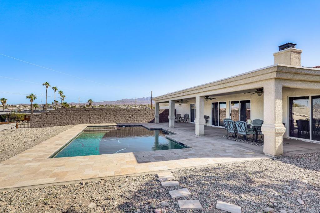 a house with a swimming pool in the yard at Inviting Home with Lake View 2 Mi to Lake Havasu! in Lake Havasu City