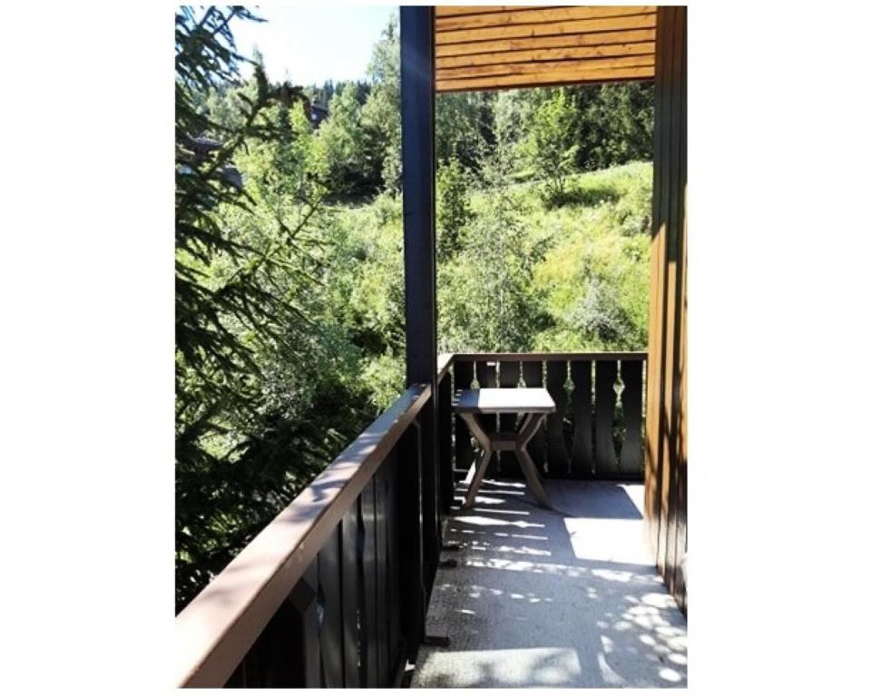 a balcony of a house with a table on it at Résidence Les Brigues - maeva Home - Appartement 2 pièces 6 personnes Confo 92 in Courchevel