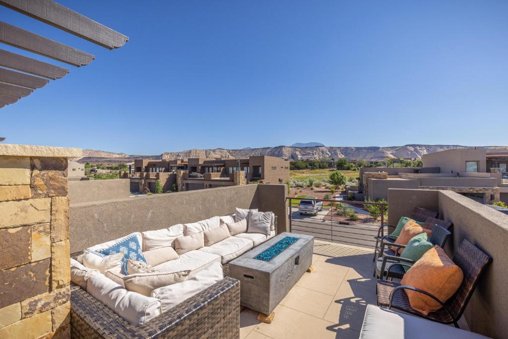a balcony with couches and a view of the desert at Sunny 3-Bedroom Villa in St. George