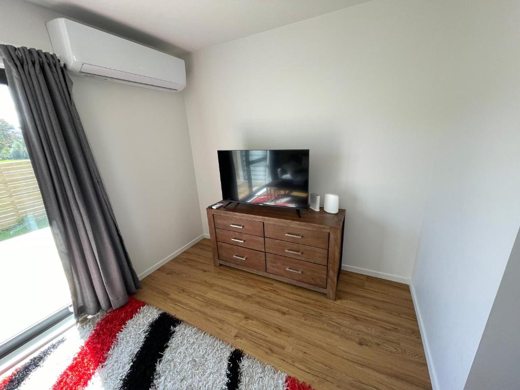 Modern Home by the Reserve - Resim 28