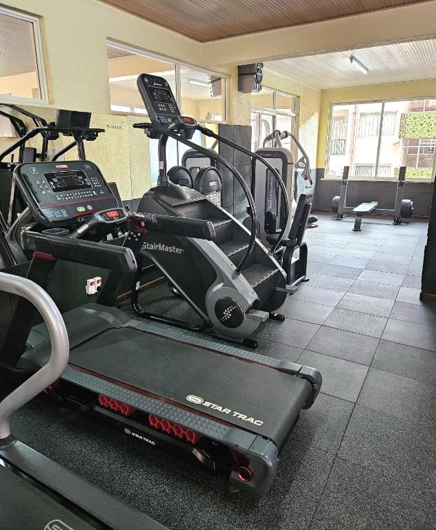 Fitness centrum a/nebo fitness zařízení v ubytování Progressive Park Hotel