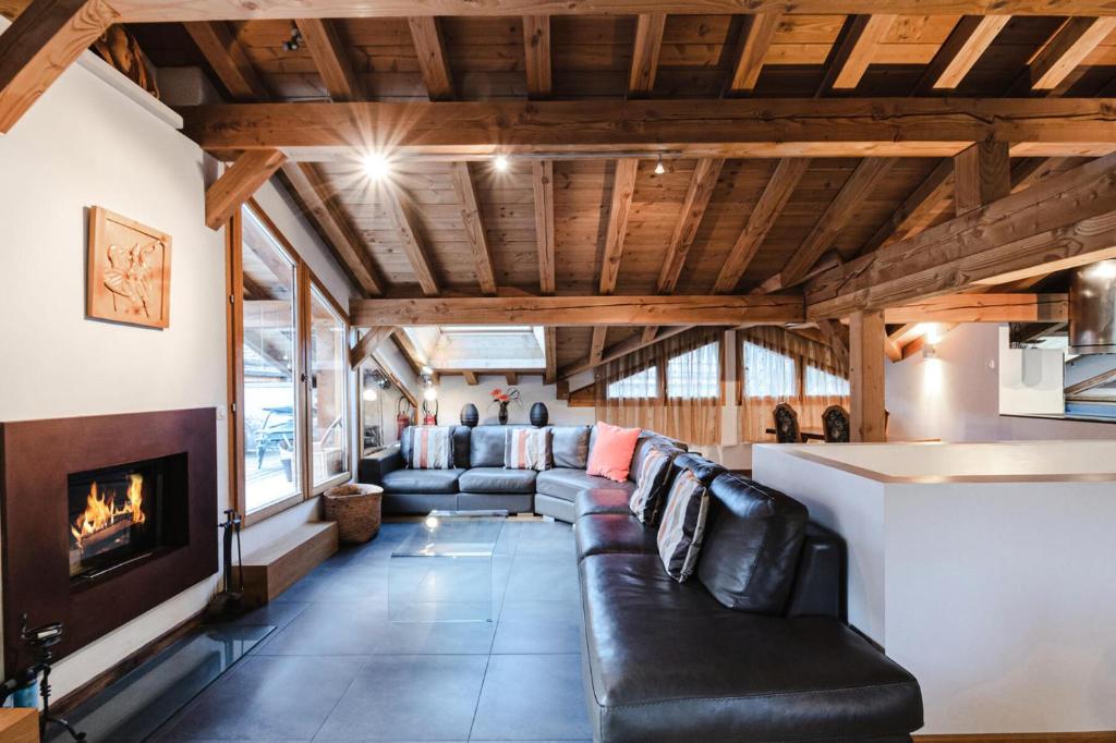 a living room with a couch and a fireplace at Résidence Gaia - Chalets pour 8 Personnes 764 in Chamonix