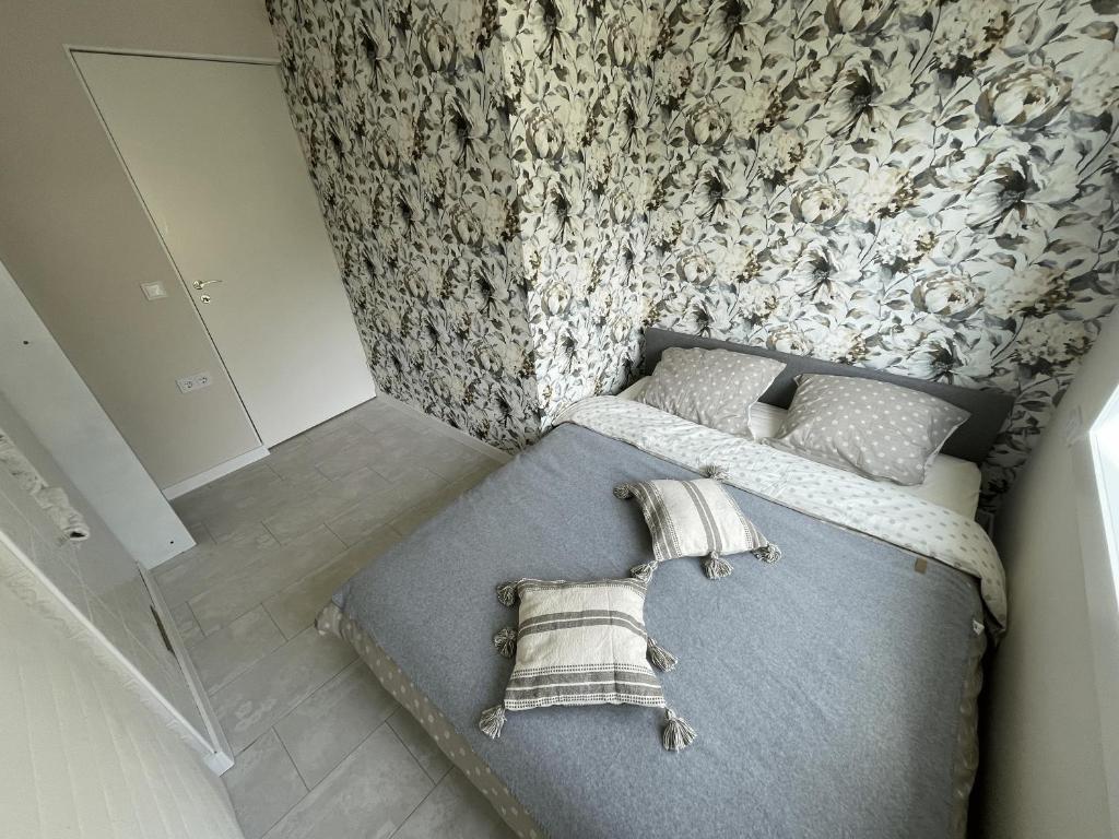 Postel nebo postele na pokoji v ubytování Seaside Retreat with Hot tub,Sauna, Pool & BBQ