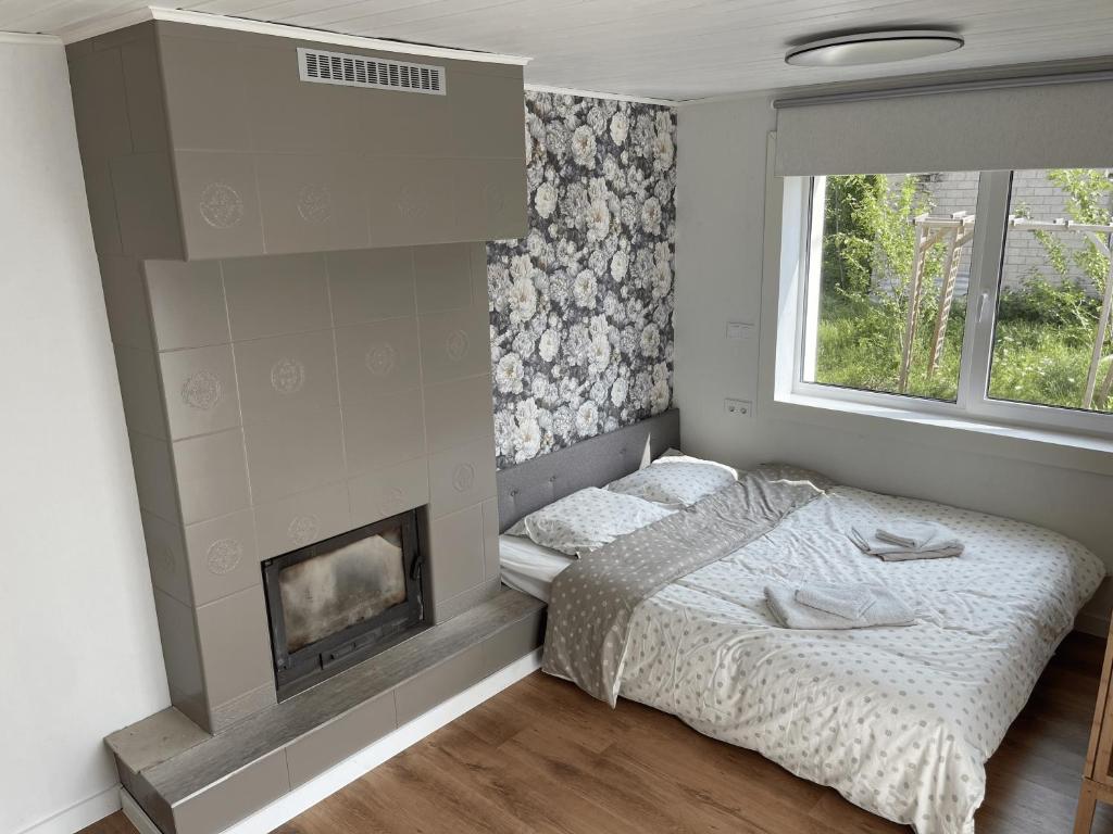 Postel nebo postele na pokoji v ubytování Seaside Retreat with Hot tub,Sauna, Pool & BBQ