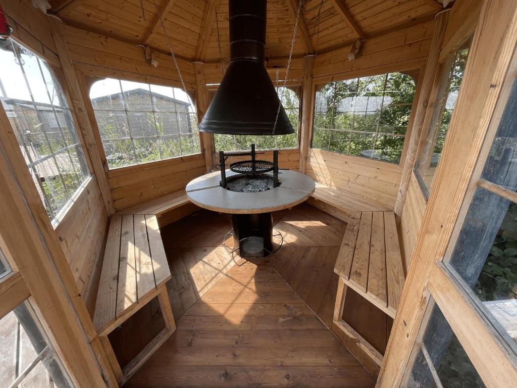 Balkón nebo terasa v ubytování Seaside Retreat with Hot tub,Sauna, Pool & BBQ