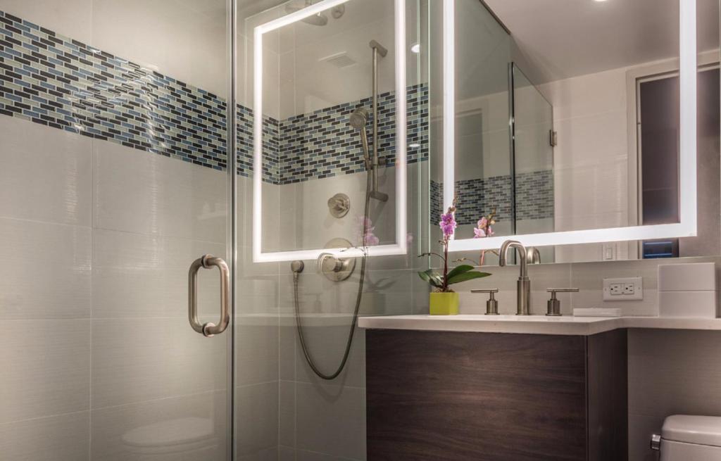The Bernic Hotel New York City,Tapestry Collection by Hilton - Corner King Room With Step-Out Balcony