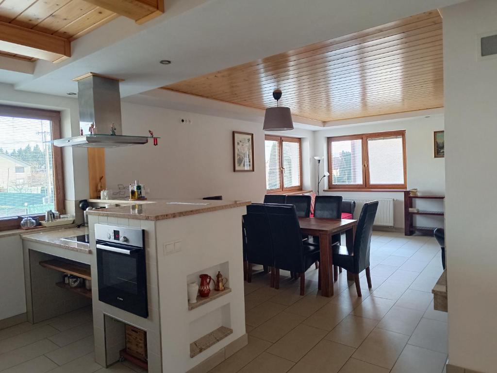 Kuchyňa alebo kuchynka v ubytovaní Tatry TOP Dom