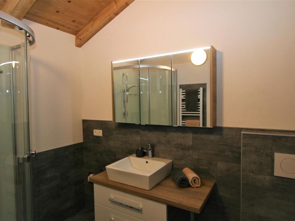 Koupelna v ubytování Apartment Johann by Interhome
