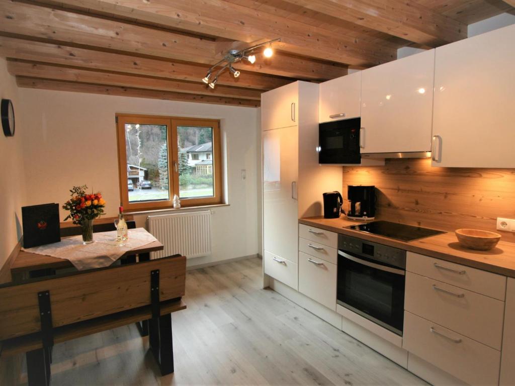 Kuchyň nebo kuchyňský kout v ubytování Apartment Johann by Interhome
