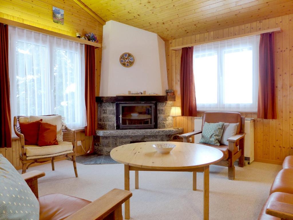 Posezení v ubytování Chalet Chalet Larix by Interhome
