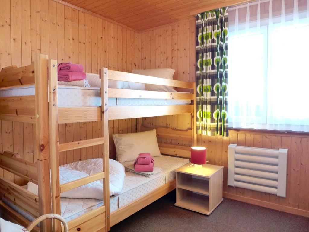 Postel nebo postele na pokoji v ubytování Chalet Chalet Larix by Interhome