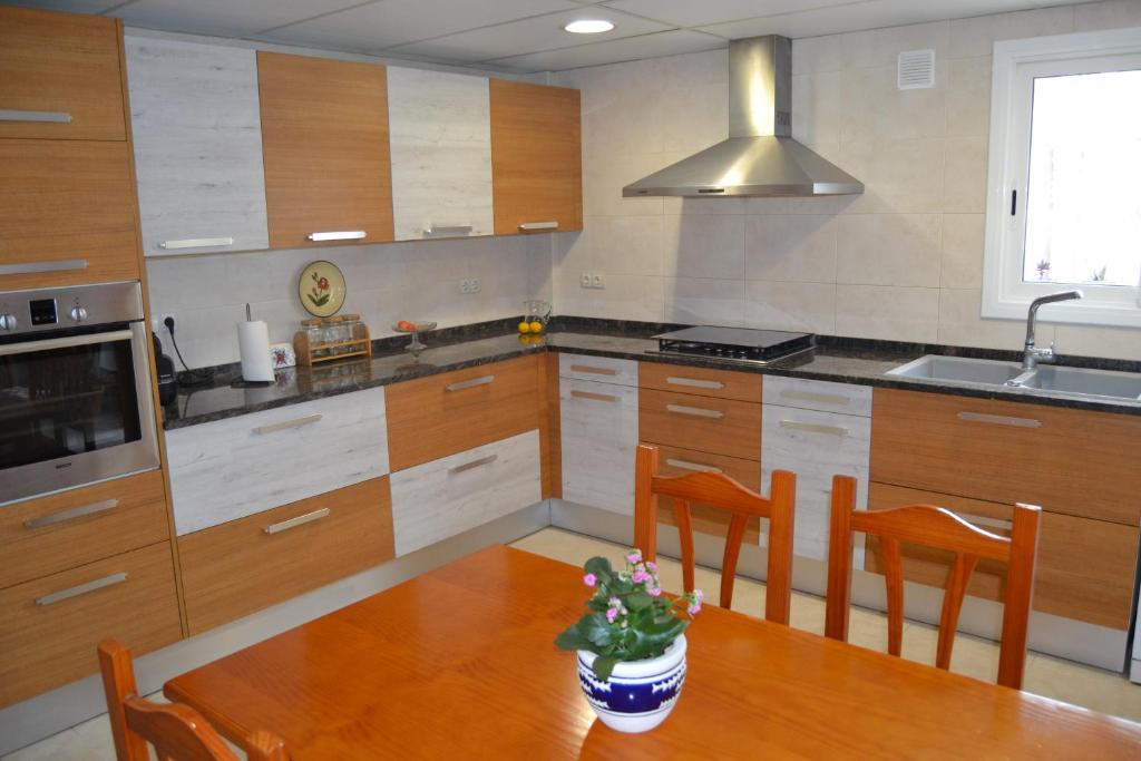 Kuchyň nebo kuchyňský kout v ubytování Casa Cal Tòfol