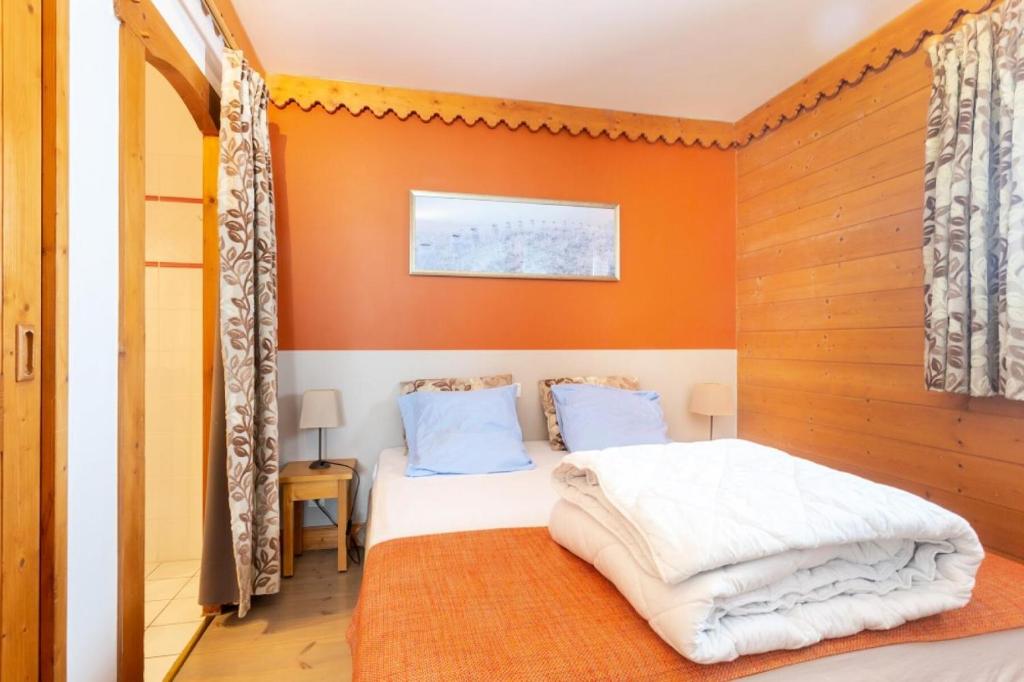 Cama ou camas em um quarto em R&eacute;sidence Les Hauts Bois - maeva Home - Appartement 3 Pi&egrave;ces 8 Personnes - 034