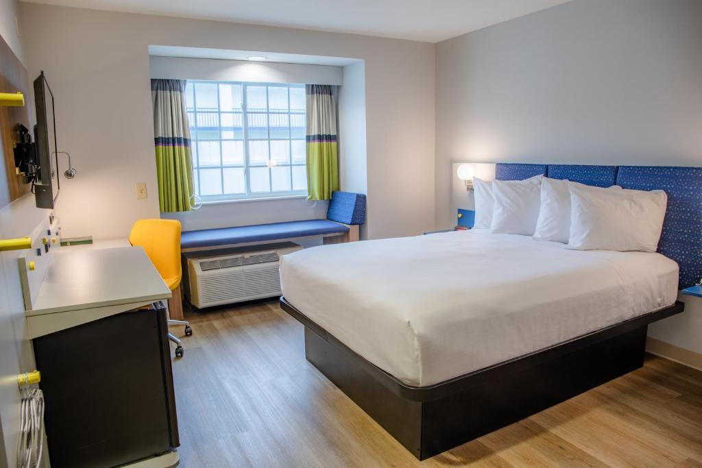 Microtel Inn & Suites by Wyndham Kingsland Naval Base I-95 - Queen Room - Accesible/no Fumar