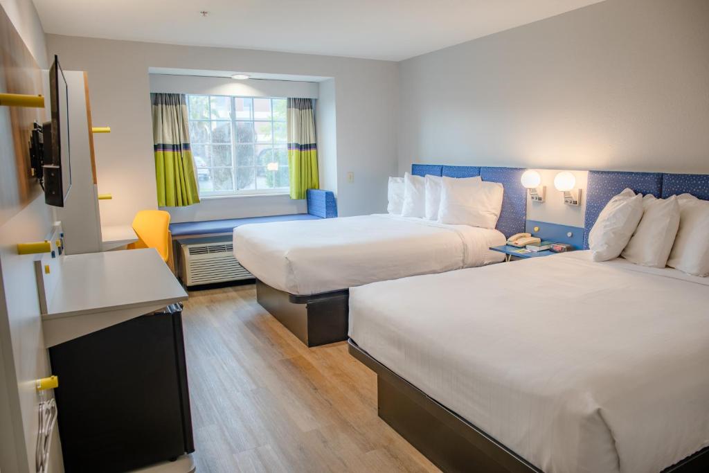 Microtel Inn & Suites by Wyndham Kingsland Naval Base I-95 - Deluxe Queen Room Con Dos Camas Queen
