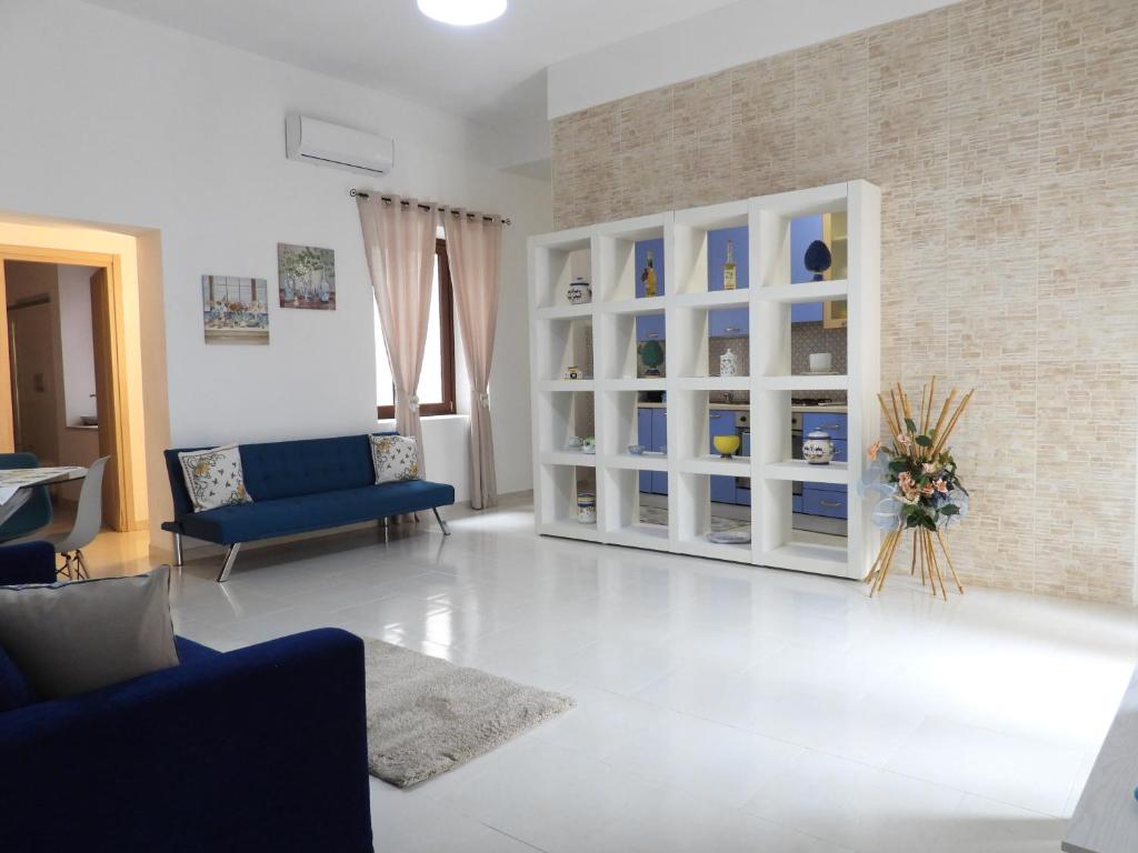 a living room with a blue couch and a blue chair at Casa Lumìa in Palermo