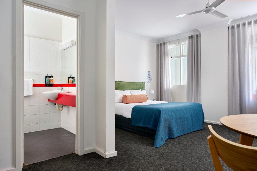 Postel nebo postele na pokoji v ubytování Baileys Parkside Motel by VetroBlu
