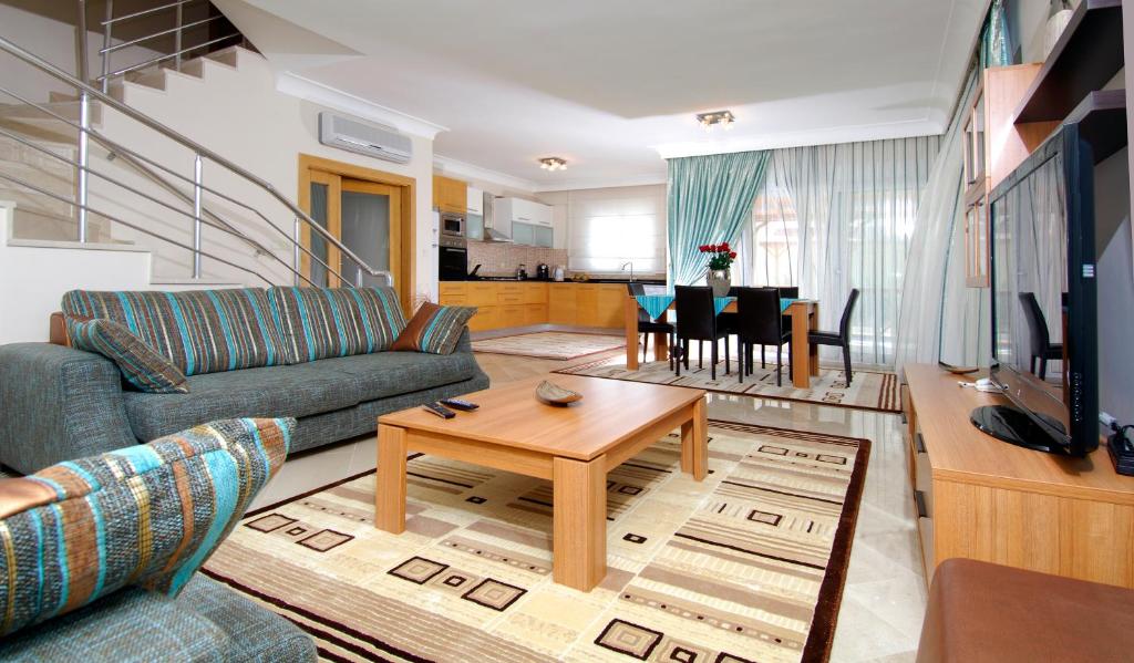 TV a/nebo společenská místnost v ubytování Paradise Town Villa Lucky