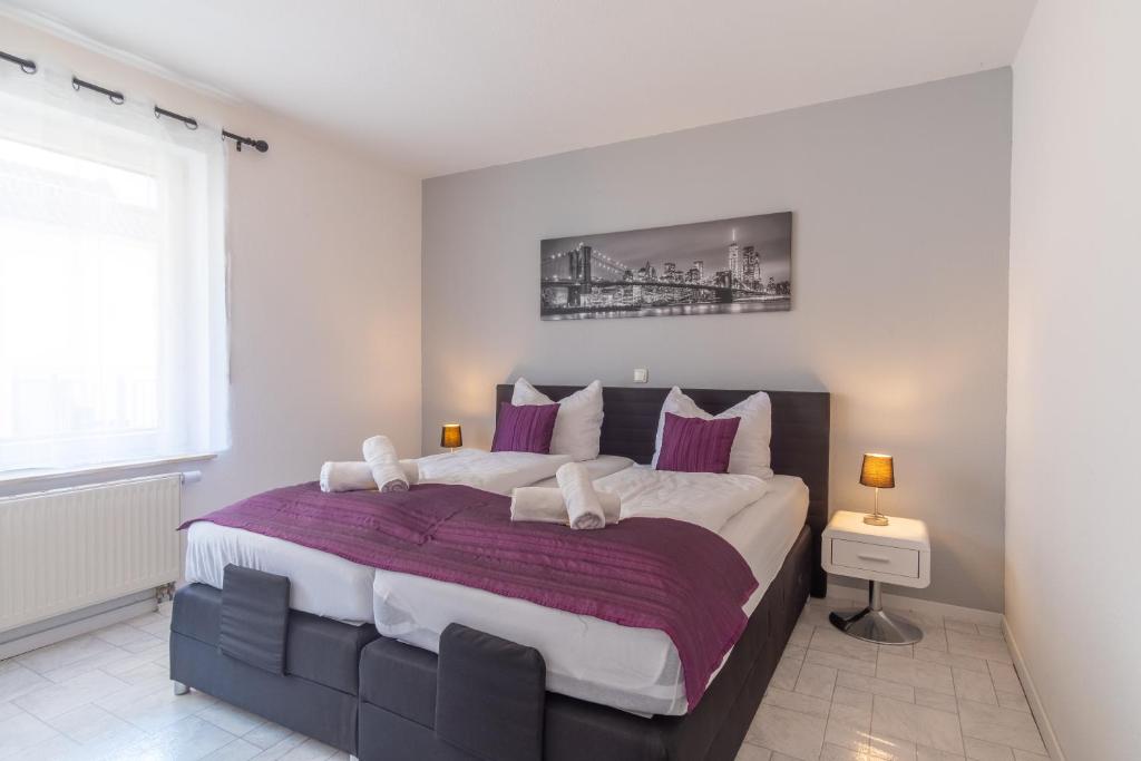 Arbeitsplatz, Balkon, Tiefgarage nähe neue Messe - One-Bedroom Apartment