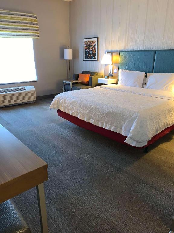 Postel nebo postele na pokoji v ubytování Hampton Inn & Suites Carson City