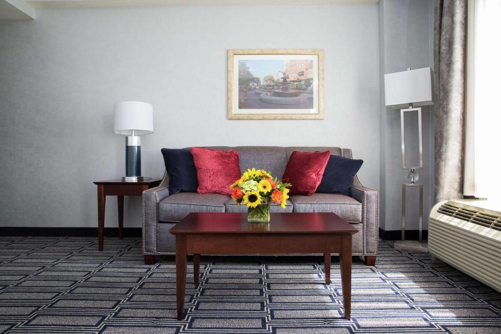 Hampton Inn & Suites Providence Downtown photo