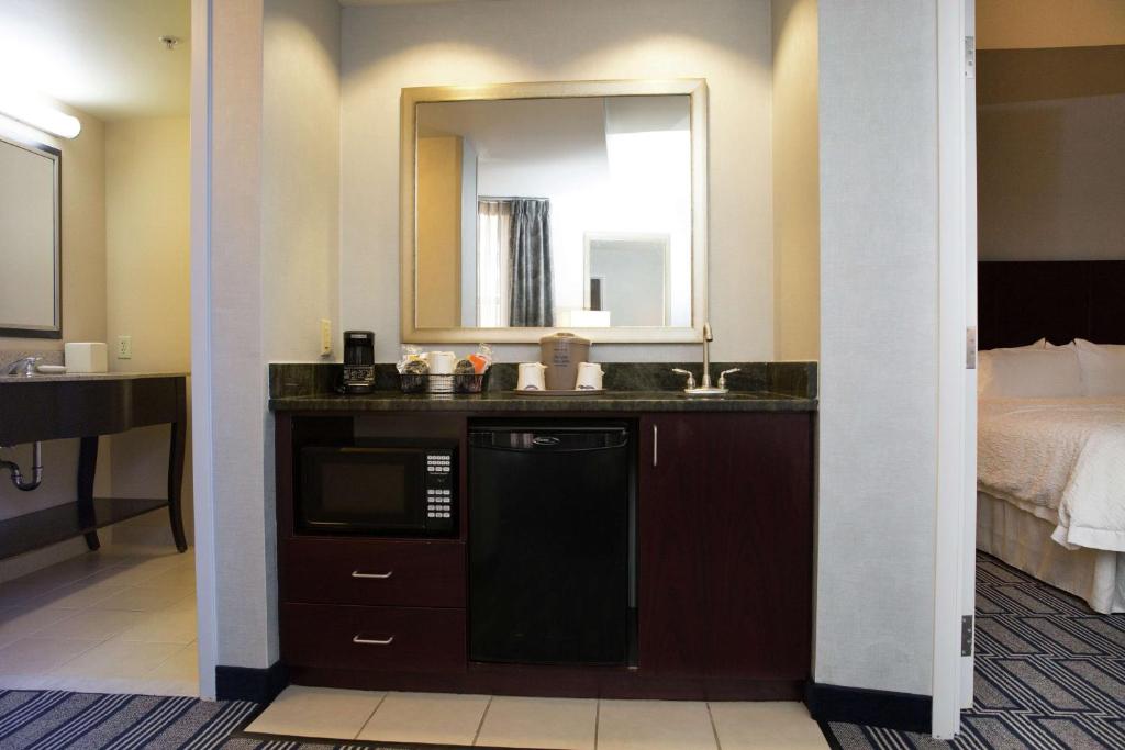 Hampton Inn & Suites Providence Downtown - 一居室国王套房配沙发床 - 不吸烟