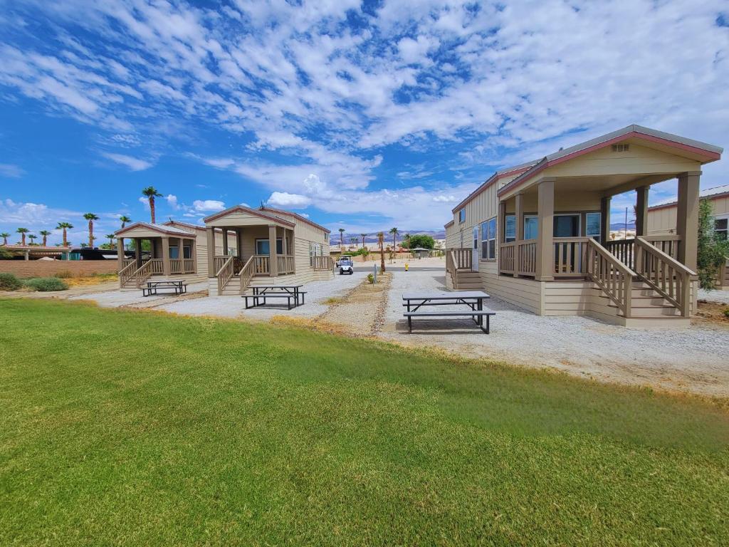 Coachella Lakes RV Resort - Cottage