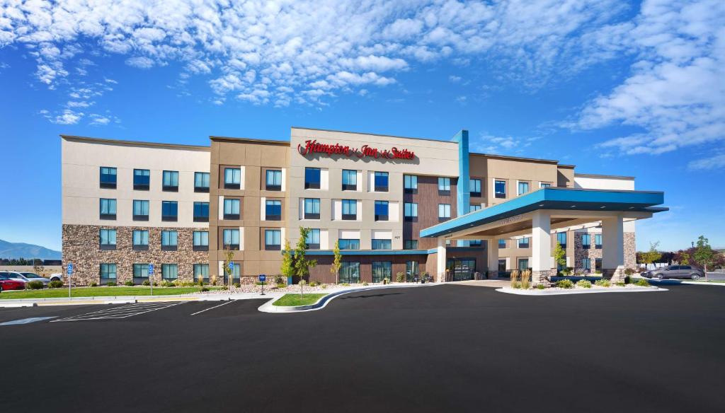 a rendering of a hotel with a parking lot at Hampton Inn & Suites Spanish Fork, Ut in Spanish Fork