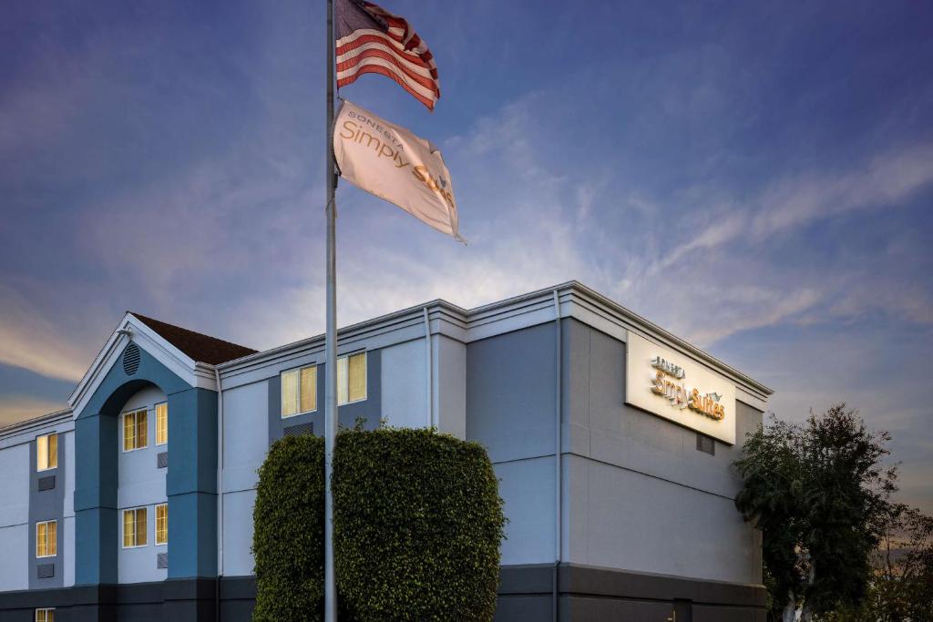 a flag flying in front of a hotel at Sonesta Simply Suites Irvine East Foothill in Lake Forest
