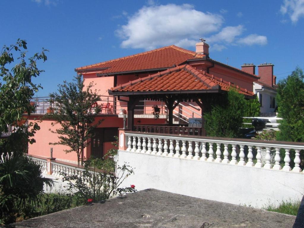 Apartments with parking space Crikvenica - 22581