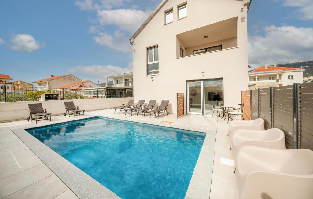 Amazing Apartment In Kastel Novi With Wifi